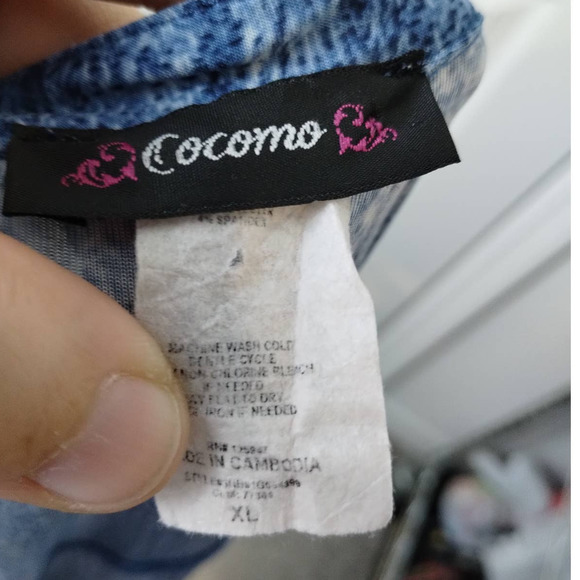 Cocomo Size XL Blue V-Neck Patterned Popover Blouse - Picture 2 of 6